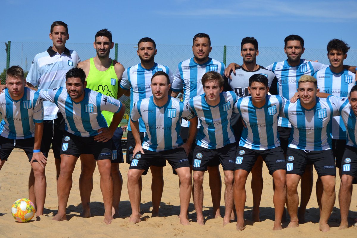 TotalmenteRC's tweet photo. #FutbolPlaya
#Transicion2020
En la final del torneo #Racing cayó ante #Acasusso por 4-2. Luciano Sirico marcó los 4 goles del campeón, mientras que Carlos Rivera anotó los 2 de La Academia. Notable desempeño del equipo de Matías Galván a lo largo del torneo
📸@NicoEchizen https://t.co/JdEOKjG1On