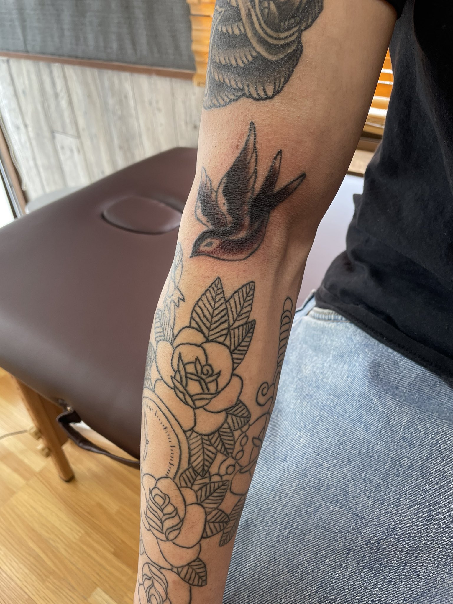 Shou Tattoo Art Tokyo 本日の作業 刺青 タトゥー オールドスクールタトゥー オールドスクール ツバメ 燕 スワロー 独学 目指せ タトゥーアーティスト T Co Qnxluaiqqq Twitter