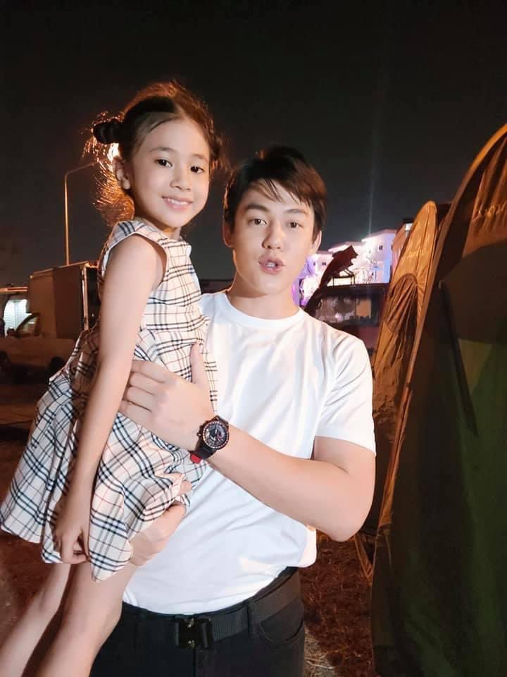 Cayla_Iris's tweet photo. เมื่อวานเข้าฉากกับเด็กน้อย 🥰😍#เกมล่าทรชน #หมากปริญ 

FB Asamamun Thapanansakul https://t.co/yacePxYCMh