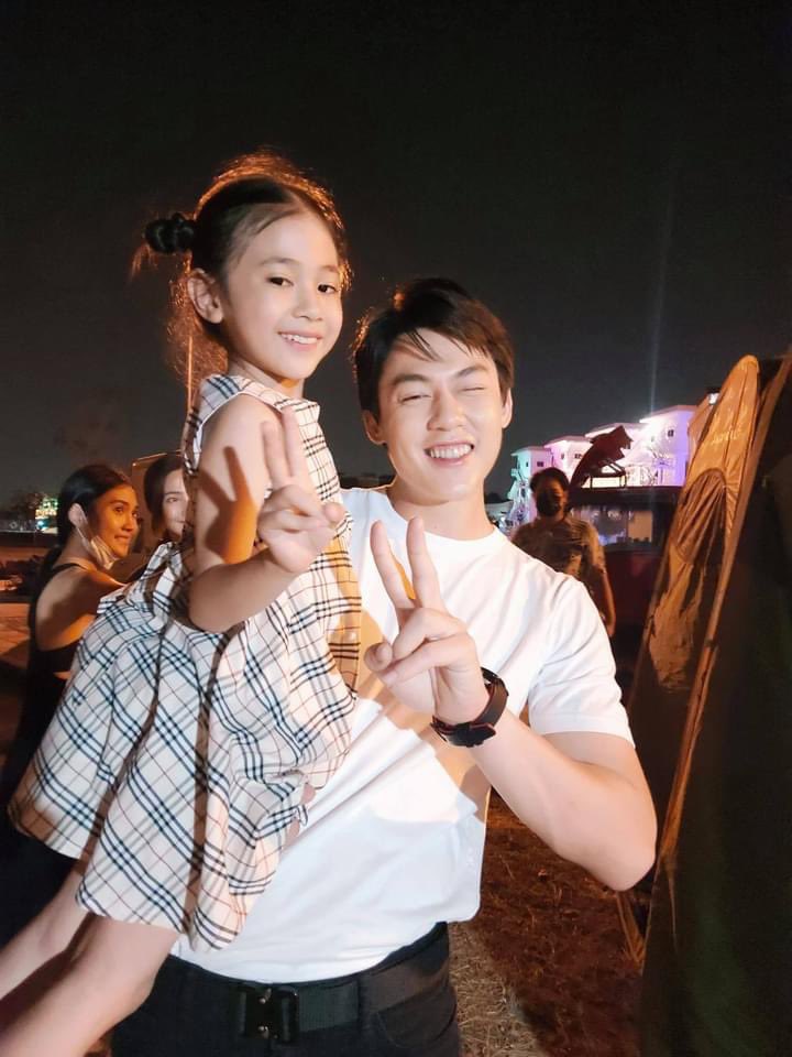 Cayla_Iris's tweet photo. เมื่อวานเข้าฉากกับเด็กน้อย 🥰😍#เกมล่าทรชน #หมากปริญ 

FB Asamamun Thapanansakul https://t.co/yacePxYCMh