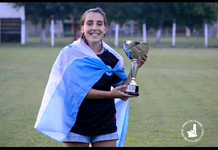 BViscussi's tweet photo. Ahora que hay copas para brindar

Salud villa!!! Bicampeonato a berisso🥇 https://t.co/kLTFARnmeY
