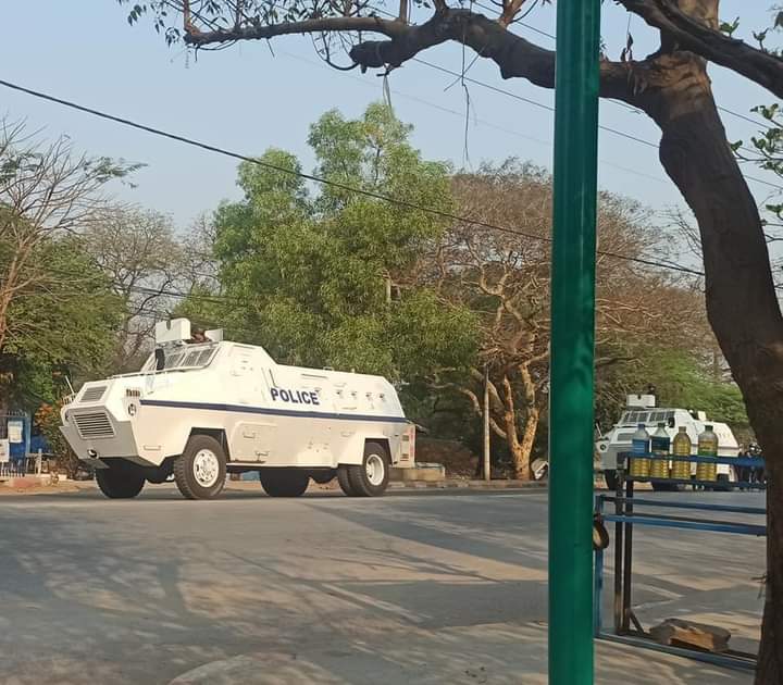 In Myingyan that 20 years boy had died by Headshot!

Many Military Terrorists are seen on the Main-Street!
They also take water-canon and may also include Tear-gas bombs,Sound bombs to disrupt violently the innocent citizens!

STOP SIEGE

#WhatsHappeningInMyanmar
#Mar8Coup