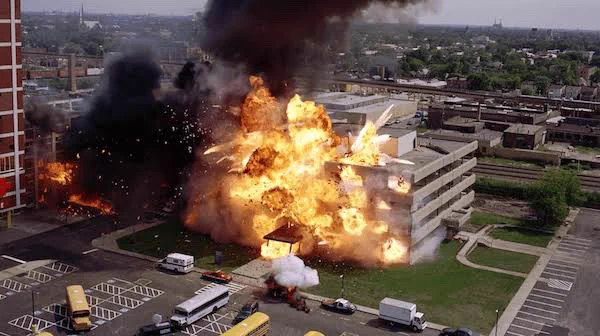 @rw_kch 横から失礼します。
自分もCGを使いたくないノーラン監督の撮影手法が好きです🤭
ダークナイトの病院ビル爆破シーンやテネットの飛行機爆破シーンもCGではなく、ガチで爆破撮影してるんですよねw😱 