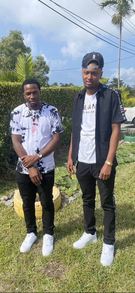 StarBoy_Zoe's tweet photo. Just told my dawg f**k being low-key, we outchea!! 🤞🏾💸🧏🏾‍♂️💯 #JustBooks #LifeIsGood @bigsh0t__ https://t.co/rmqgsGE3US
