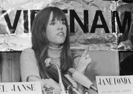 pulidopamm's tweet photo. A sus 83 años, Jane Fonda recibió el Globo de Oro honorífico por su trayectoria, sacudiendo a la audiencia con un mensaje contundente:”Seamos líderes”.
Jane ha sido y es una gran activista contra las injusticias,conocida su participación contra la guerra de Vietnam.
#acivismo https://t.co/up6m5q4pxc