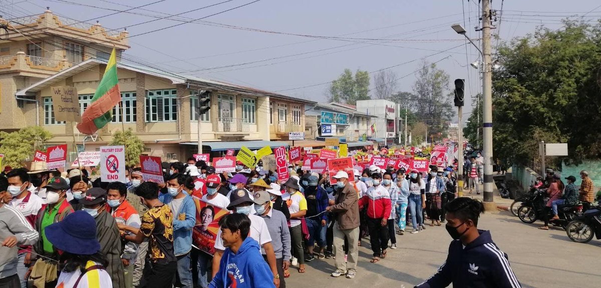 General Strike against military dictatorship in Kyaukme Township, Shan State today
📸MyanmarNow

STOP SIEGE 

#WhatsHappeningInMyanmar 
#Mar8Coup