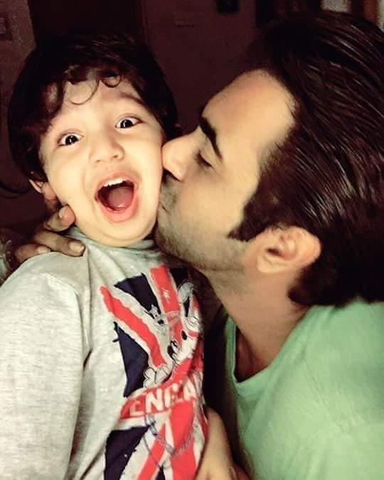 GangulySunetra's tweet photo. @apurba_official Sweetest moment for both father n Son.. Soo cute.. & adorable.💕. Both of you stay always Blessed and Happy.. Lotss of love n Best wishes to darling #Ayaash & his loving father #Apurbo ❤️ https://t.co/73BM2R8uil