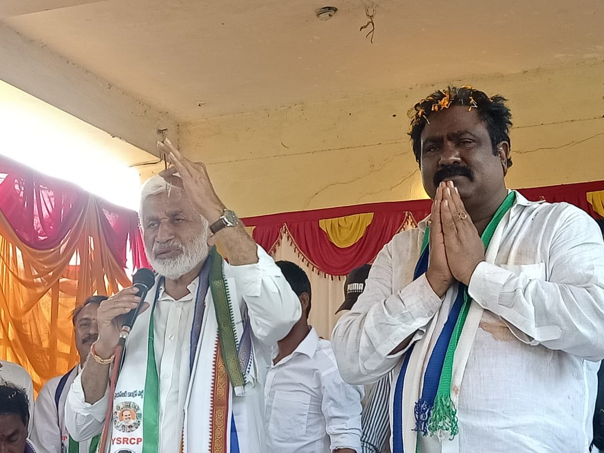 DamasubbaraoOff's tweet photo. 86వ వార్డు వైఎస్సాఆర్ సిపి కార్పోరేటర్ అభ్యర్ధీ దామా సుబ్బారావు గారు ఆద్వర్యంలో రాసలమ్మకాలనీలో ప్రచారంలో పాల్గున్న రాజ్యసభ సభ్యులు గౌ. శ్రీ విజయసాయి రెడ్డి గారు.
#VijayasaiReddy #votefordama #ysrcpgajuwaka #damaforvote #YSRCPLeader #DamaSubbarao #YSRCPCECMemberDama #86thwardysrcp https://t.co/I5sSo8ciYe