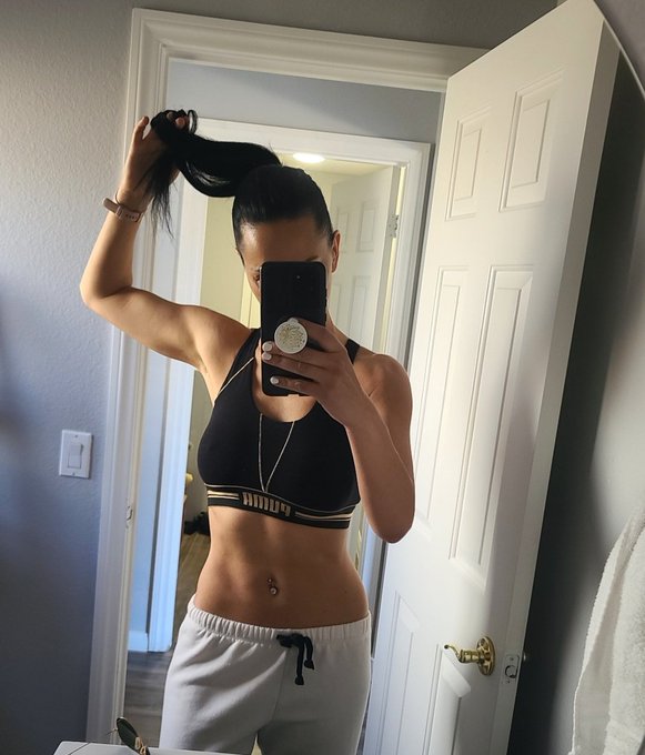 Strong is the new sexy 💪 https://t.co/aq1KEpwZad