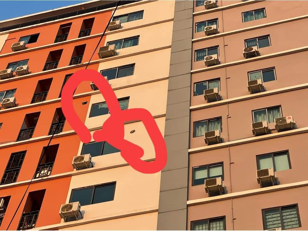 NwayOoKhin8's tweet photo. Last night, Terrorists smashed car windows ,CCTV cameras and shot at the windows of apartment in Kamaryut township ,Yangon.

STOP SIEGE 
#WhatsHappeningInMyanmar
#Mar8Coup https://t.co/PXZmlnMuaA