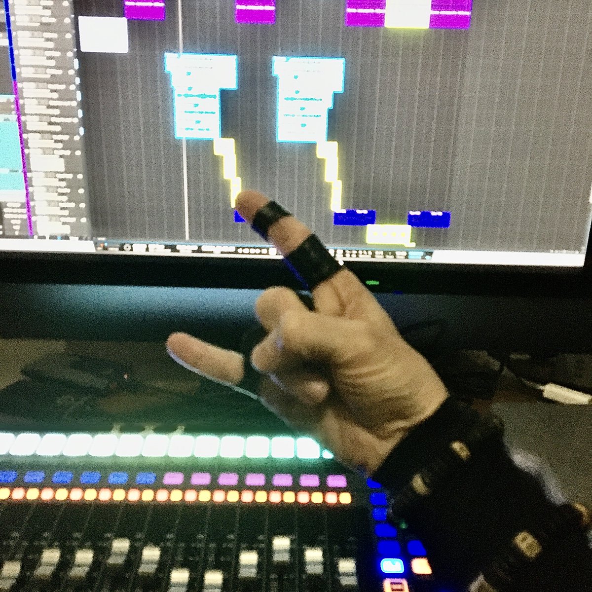 Koronamusic's tweet photo. It really puts me in a pretty good mood when it’s done to put one of the old Korona songs together completely, and then roughly mix the thing up. Korona - Just Leave Me. #korona #band #koronamusic #theoriginalkorona #numetal #rockmusic #numetalmusic #justleaveme #andrevard https://t.co/muB2BYMlaq