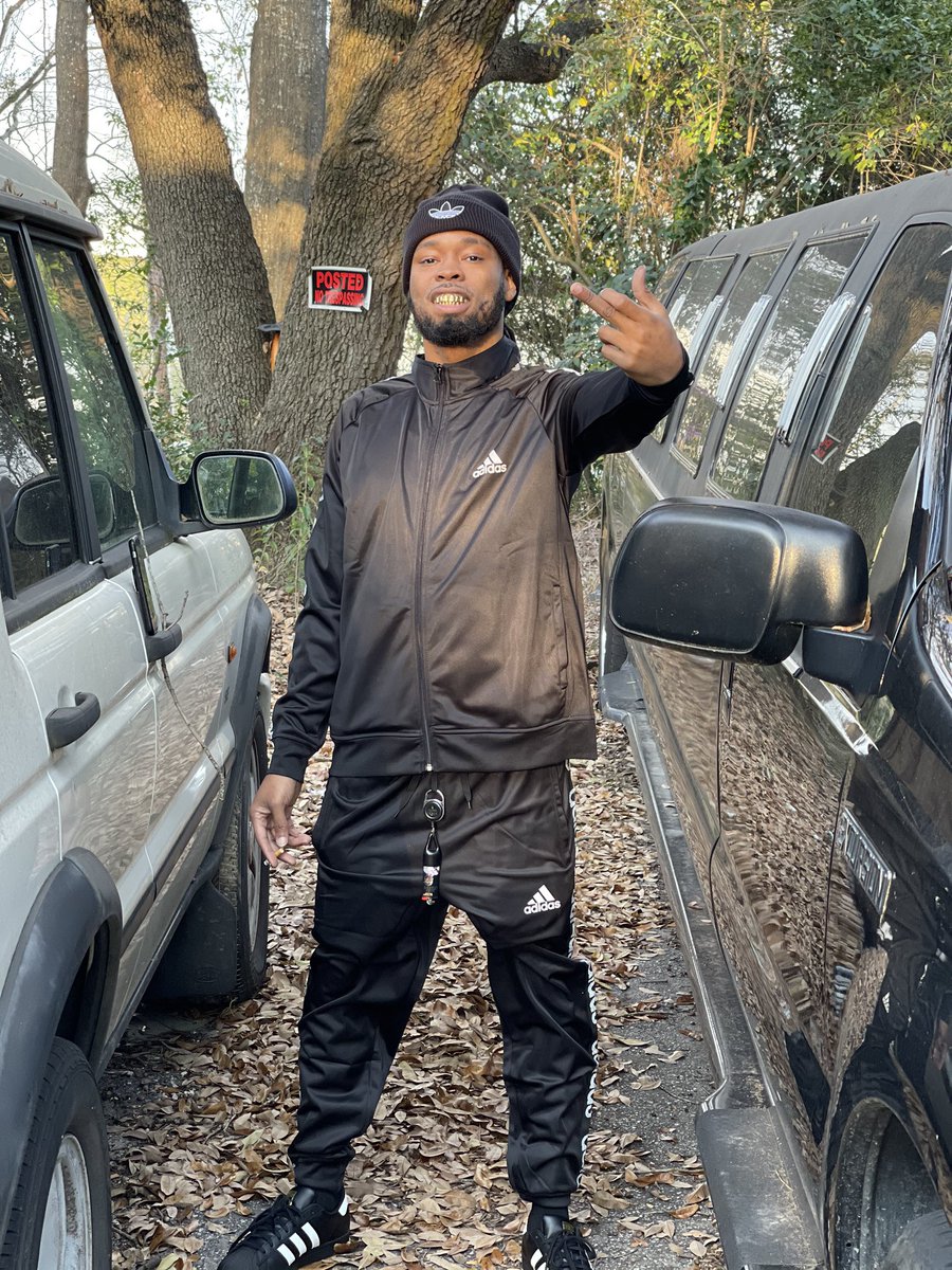 Kthuggaa's tweet photo. If You Know You Know💎✨💪🏽... If You Dont You Broke🚫💰🤷🏽‍♂️ #BlueJesus🧞‍♂️ #DeadFaceGang🧟‍♂️ https://t.co/370mFdRjj4