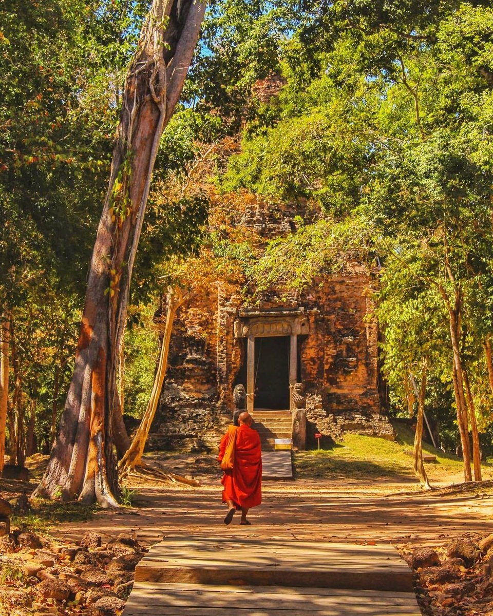 Sambor Prei Kuk literally translates to “the temple in the richness of the forest”. 🌳🌴 Have you explored this impressive group of pre-Angkorian monuments in Kampong Thom Province? 😍✨⁠
.
📸 Photo by <a href="/leosuwandi/">Leo Suwandi</a> (IG)