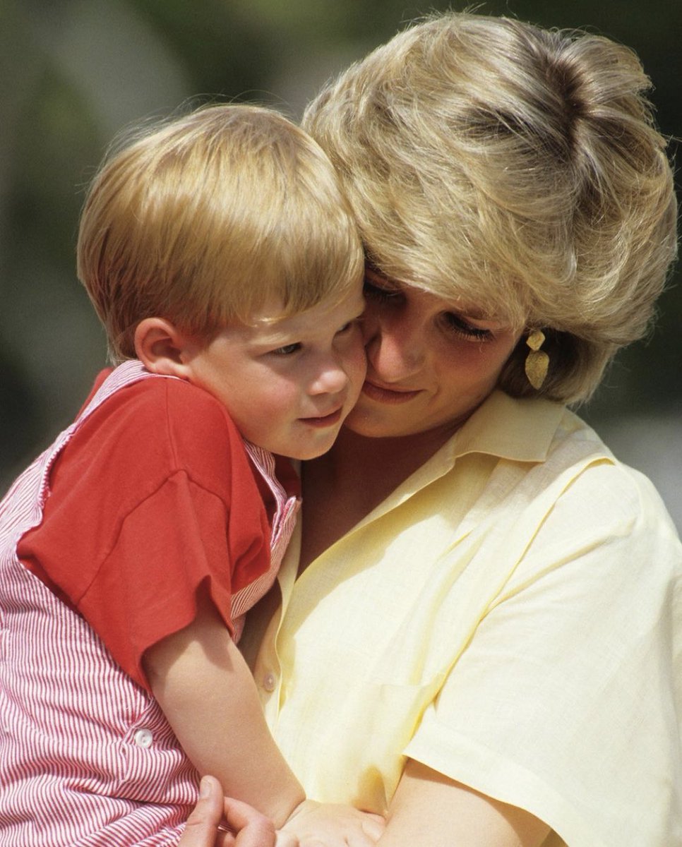 Keneeade's tweet photo. “All she’d ever want is for us to be happy. I think she saw it coming. I certainly felt her presence throughout this whole process... My biggest concern is history repeating itself “ 😢 @Oprah #OprahMeghanHarry #OprahHarryMeghan https://t.co/IfGYUdjhS2