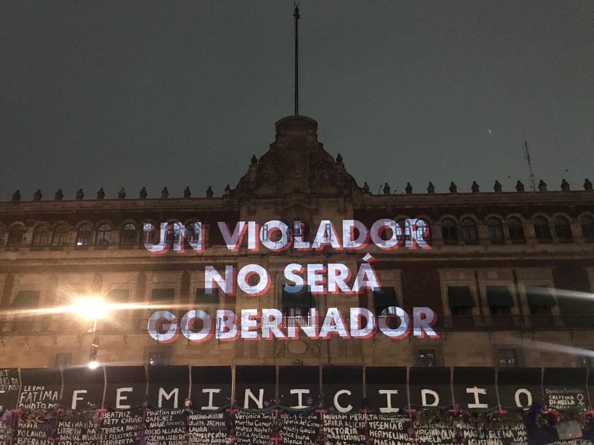 CCNews__'s tweet image. Esta noche, colectivas feministas proyectaron en la fachada de Palacio Nacional tres de sus principales exigencias previo al #8M.

&amp;gt;&amp;gt; bit.ly/2Oahwoo