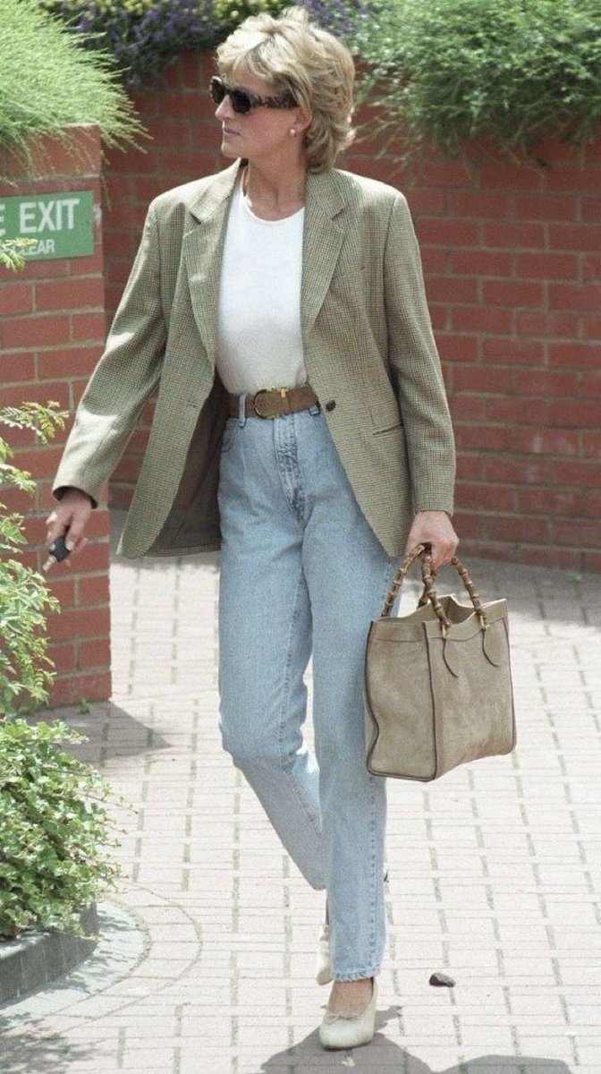 nineinchnymph's tweet photo. princess diana's street style https://t.co/LtZbiM306c
