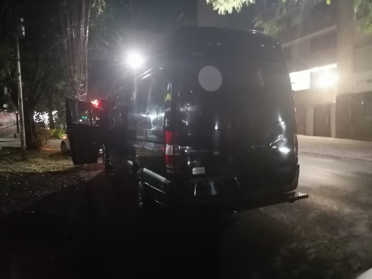 Frente_Libertad's tweet photo. En el cateo, parte de una investigación abierta, elementos de la Policía de Investigación de @FiscaliaCDMX ingresaron al domicilio, a la fuerza y sin informar el motivo, requisaron celulares a las presentes y tomaron foto y video a menores de edad. https://t.co/MzK12gRLzG