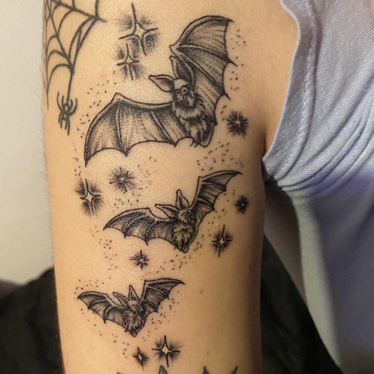 mychinad0ll's tweet photo. it’s fricken bats <3 https://t.co/qQHatmWaEE