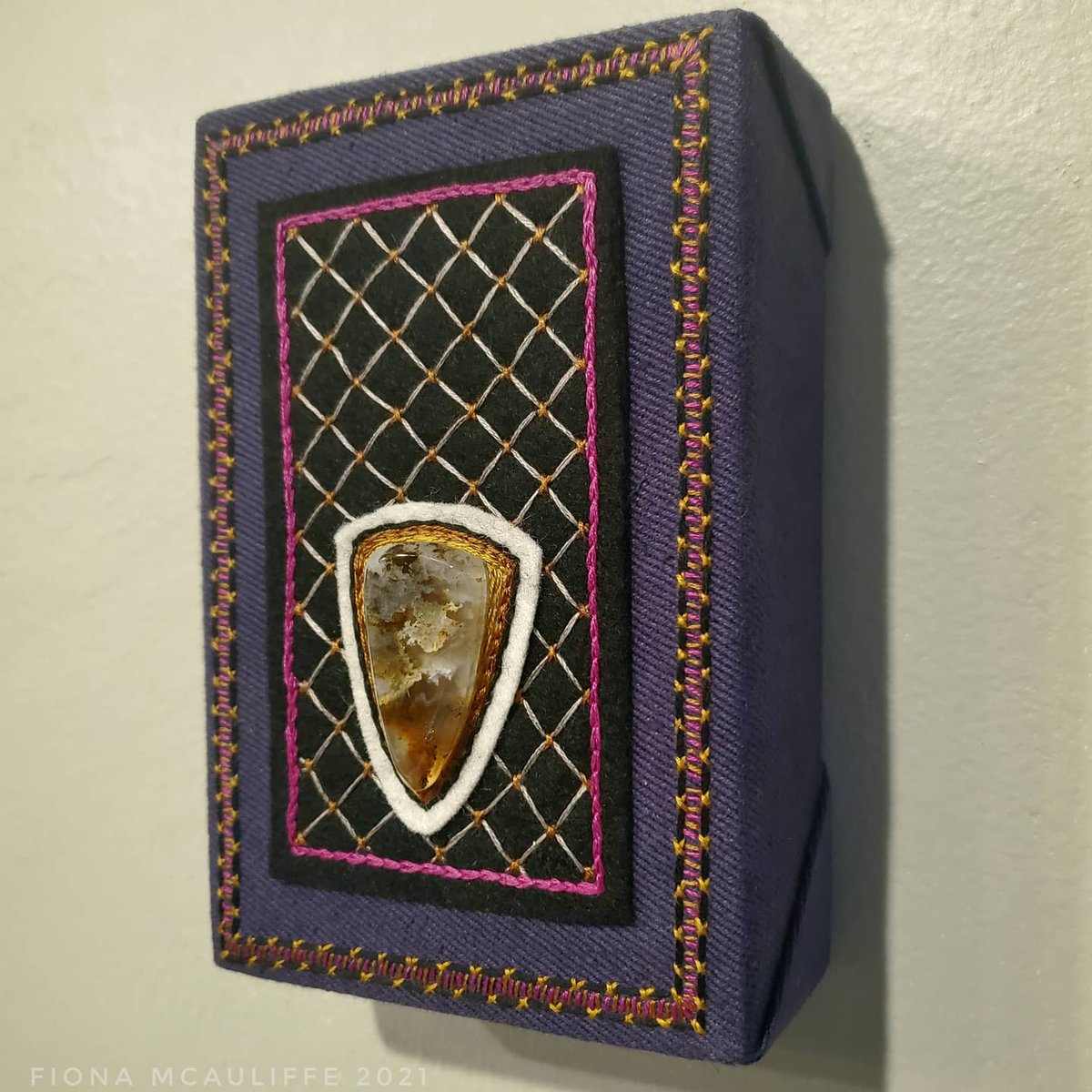 FionaStuff's tweet photo. New piece finished today.
Graveyard point plume agate,  cotton thread on wool felt and hand dyed hemp canvas https://t.co/KIkLPmtogd