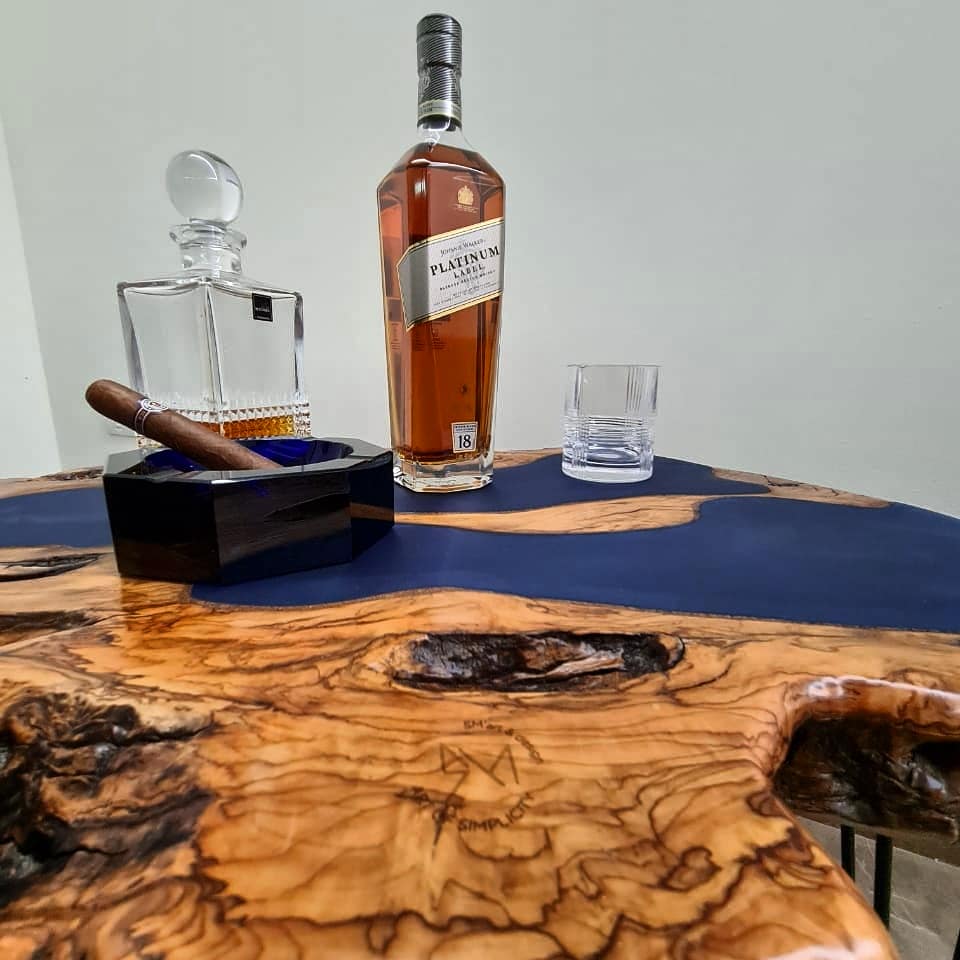 elsaltah's tweet photo. The greatness of #art is not to find what is common but what is #unique
#smdesignlb
#madeinlebanon
#custommade
#handmade
#costommade
#wood
#woodfurniture
#tabel
#coffeetable
#resinart
#olivewood
#lebanon #lebanondesign #lebanonart #lebanesdesigner #lebanon_pictures #inetiordesign https://t.co/H2gHVYD5Xe