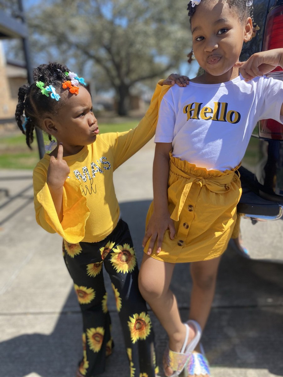 tootxi3's tweet photo. It’s Their World , I’m Just In It💛🌻 https://t.co/bZl6fzMcuz
