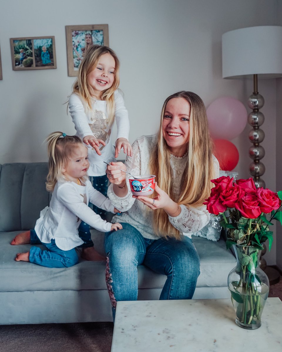 OTimoshevich's tweet photo. #ad Mornings are chaotic over here and sometimes my breakfast is at risk to end up in the hands of my little humans 😄 There are some things I’d love to keep to myself though - like my joybol smoothie bowl. @joybol #joybol #bringthejoy #omjoy #smoothiebowl #smoothielove https://t.co/9lwB8B4kyN