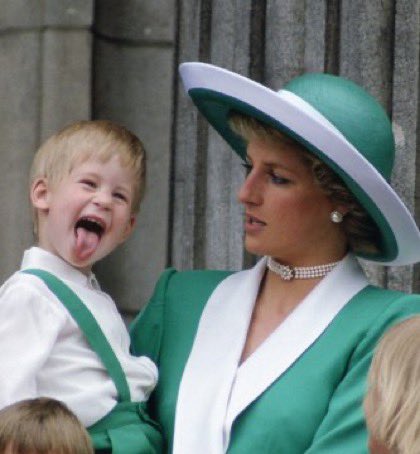 UnorthodoxDaddy's tweet photo. Harry The Rebel.
#OprahMeghanHarry https://t.co/qvZVYdEPK9
