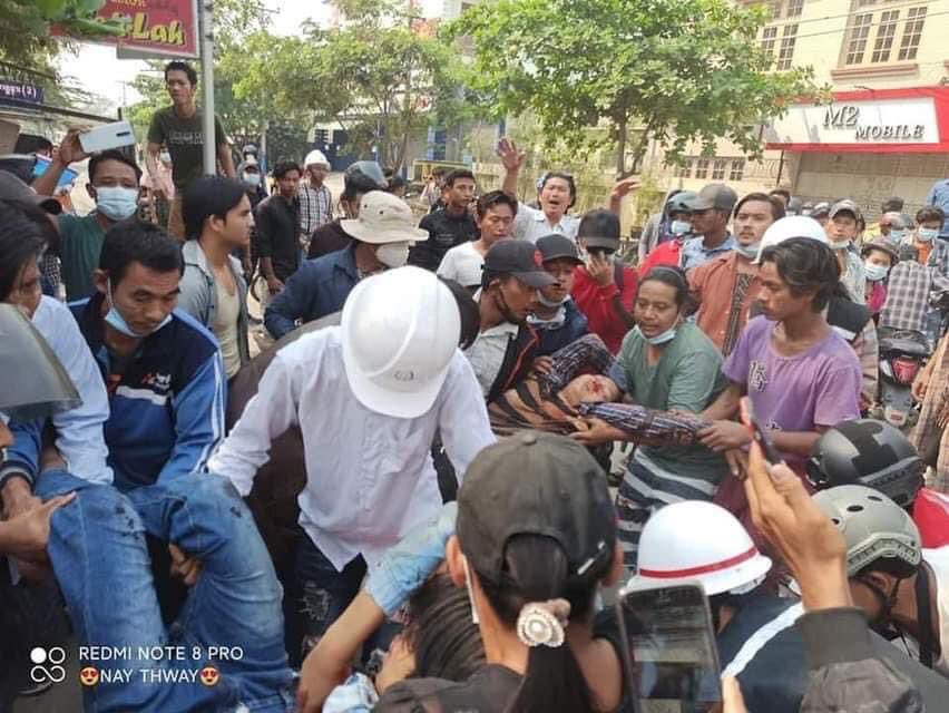 Happening in Mandalay; Soldiers’ vehicle intentionally hit civilians’ motorbike n inhumanely beat the injured civilians n shot with slingshot to people nearby.Three are serious bodily injured n heard one woman is in emergency stage.

STOP SIEGE
#Mar8Coup
#WhatsHappeningInMyanmar