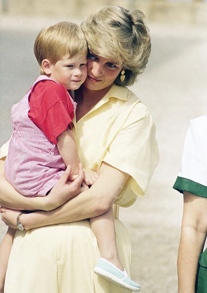 MissingLuci's tweet photo. The Royal Family had an issue with race in 2021 but not Prince Andrew’s pedophilia...

"Deep within us all is a need to care and to be cared for. We all have that right."- Princess Diana

  #HarryandMeghanonOprah https://t.co/Ota0ehps8x