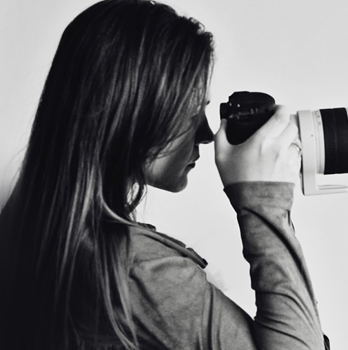 La fotógrafa profesional de fotografía social <a href="/CruzCampaFoto/">Cruz Campa Fotografía</a> es otra de nuestras Pro Masters que además colabora con varios medios y cuyo trabajo ha sido expuesto en varias galerías. ¿Cuál sería la fotografía que más te representaría como fotógrafa? #8M #DíaDeLaMujer