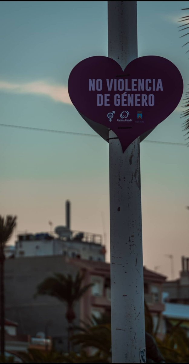 launnisterphoto's tweet photo. Hoy aprovecho para compartir esta fotografía que no pude resistirme en no hacer. Hoy luchamos, aunque sea desde los balcones, por todas vosotras #8M2021 https://t.co/ih8p2F992r