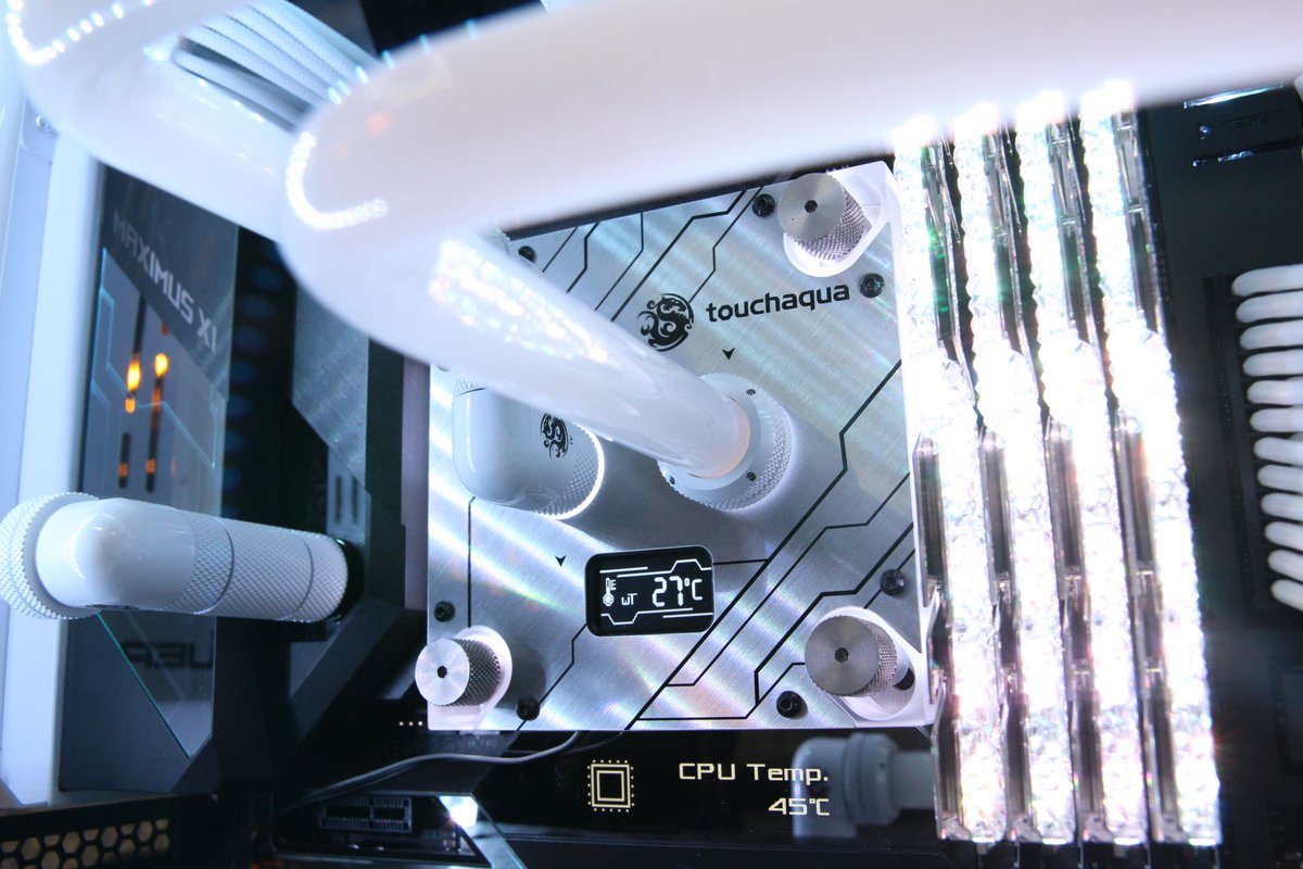 gskillgaming's tweet photo. Can't get cleaner than this. 

| Source: #IDEALTECHPC

#gskill #rgbpc #rgblights #setupgaming #setupgamer #setupinspirtation #setupgoals #setupwars #pcgame #videogame #game #cablemanagement #pcsetup #pcgaming #pc #gamerpc #ddr4 #rgbmemory #pcbuild #custompc https://t.co/t2odyKufI0