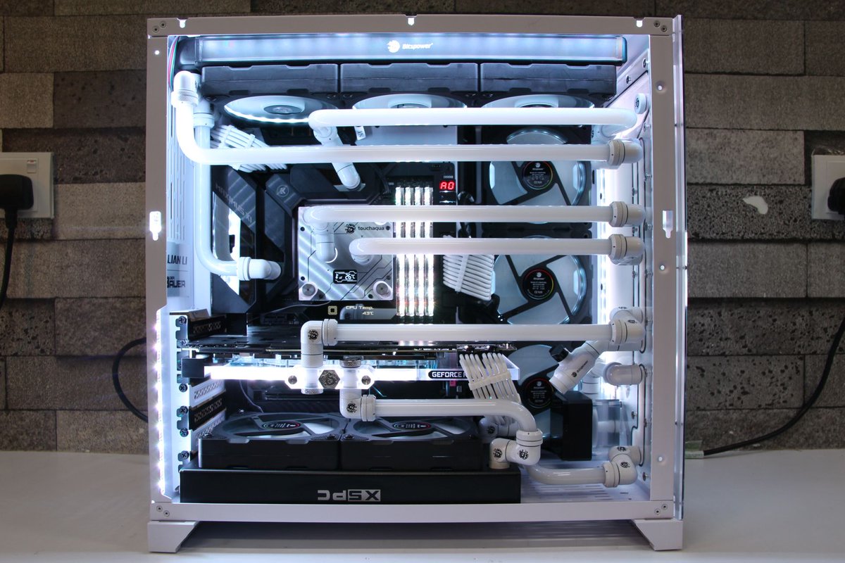 gskillgaming's tweet photo. Can't get cleaner than this. 

| Source: #IDEALTECHPC

#gskill #rgbpc #rgblights #setupgaming #setupgamer #setupinspirtation #setupgoals #setupwars #pcgame #videogame #game #cablemanagement #pcsetup #pcgaming #pc #gamerpc #ddr4 #rgbmemory #pcbuild #custompc https://t.co/t2odyKufI0