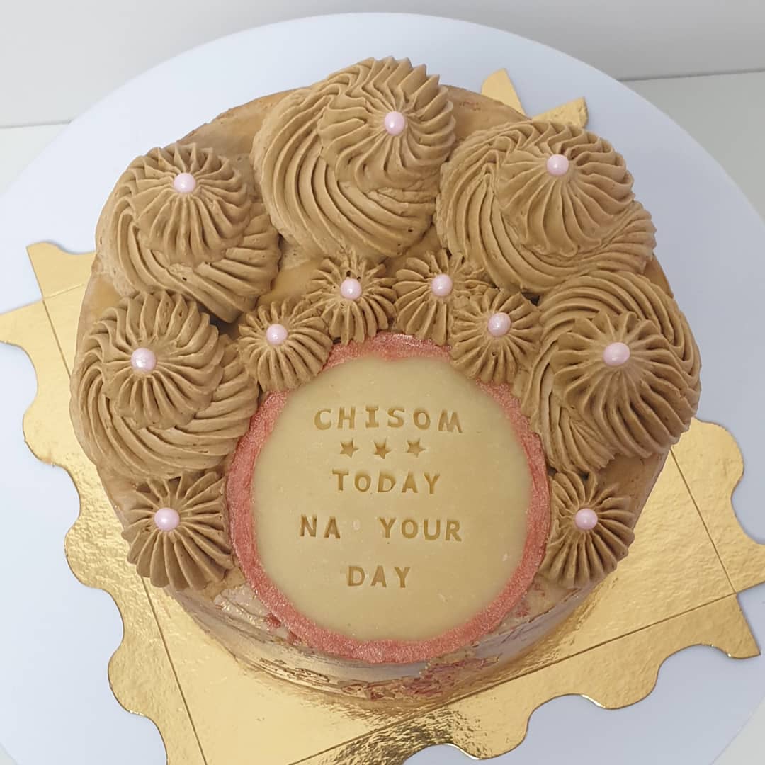 Ohng_co's tweet photo. It's the caption for us!
Mini vanilla cake but big on love 💘, joy and fun times. 
.
#OhNG #ParisCakes #LayerCakeParis #MiniCakes #VanillaCake #ErmineFrosting #CreamCheeseFrosting https://t.co/tEoM335yzy