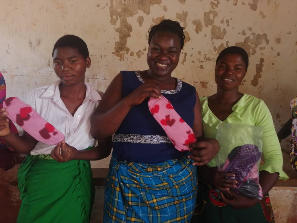 This Malawian lady is trying to make reusable sanitary pads for 25,000 Malawian girls so they don't miss another day of school. Can we help her reach her target? #ChooseToChallenge #endperiodpoverty #malawi #InternationalWomensDay @WiPUK @WomenInSTEM21 bit.ly/3rt1CUC