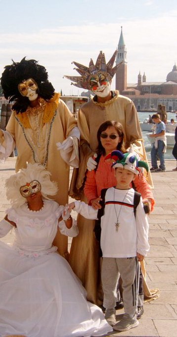 Ev82n_oUUAYmX10?format=jpg&name=small