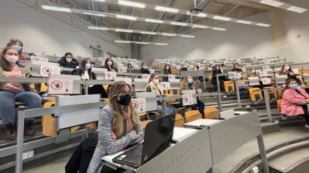 GDS_it's tweet photo. All'Università di #Palermo riprendono le lezioni in presenza. #Micari: "Bellissima emozione" https://t.co/Uv7cufdl7A https://t.co/GtDsWhTqVd