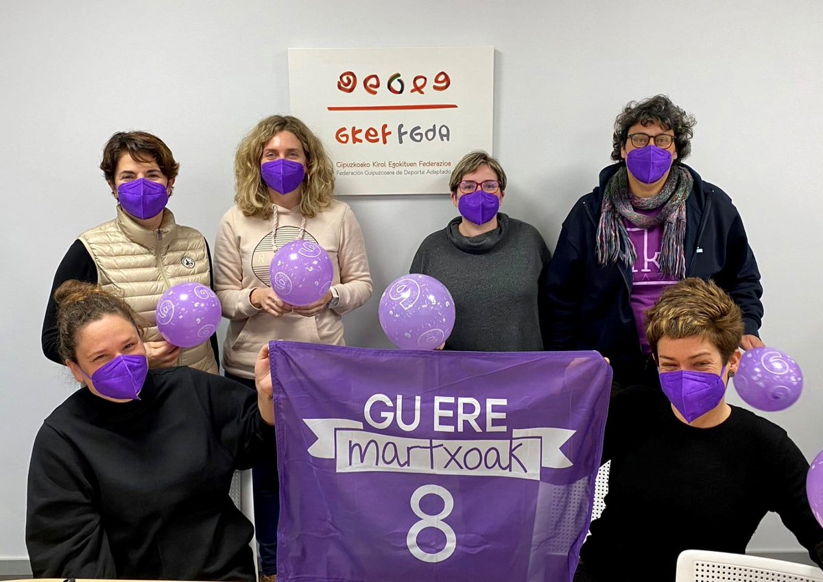 GipKirolEgokitu's tweet photo. 💜💜💜
#martxoak8 #8marzo2021 #martxoak8eguneroda #feministak #gkef #fgda #emakumeaetakirola #betiaurrera #gipuzkoa https://t.co/sqAKt5wn5s