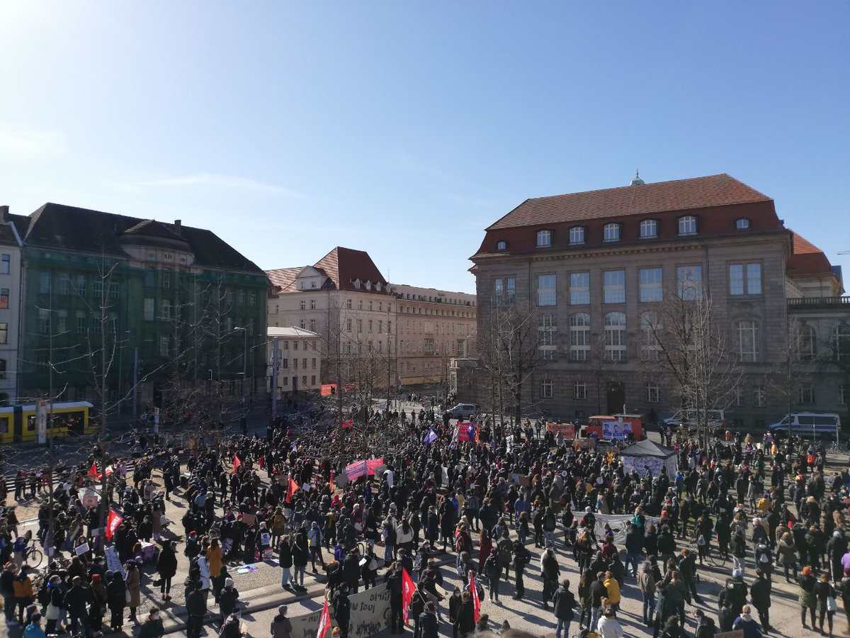 KGK_News's tweet photo. 1500 Personen auf der Kundgebung "Wir haben die Krise" im Invalidenpark
#8M2021 #be0803 https://t.co/WI42k6ZMnJ