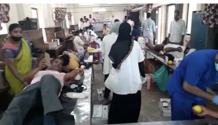 BloodHelplineK3's tweet photo. successfully organized #BloodDonation Camp on yesterday 07.03.2021 with the support of Dowry free Nikah helpline and HFC harekala & Yenapoya Hospital Deralakatte at Harekala Baithar Mangalore
#BloodHelplineKarnaraka
#SaveLife
#LetsBecomeBloodRelatives
#BloodMatters https://t.co/IQSkg9A9OH