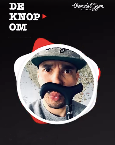 JongenMS's tweet photo. Podcast tip 🎧// In De Knop Om gaat Dorus van Mosselveld in gesprek met Nicholas. Hij heeft MS. Om dat proces te vertragen hanteert hij een gezondere levensstijl. Een gesprek vol inspiratie! Je kunt hem luisteren via de link👉🏼https://t.co/1FGAg3h1Oq
#jongenms #deknopom #vondelgym https://t.co/hV7XvfIFBF