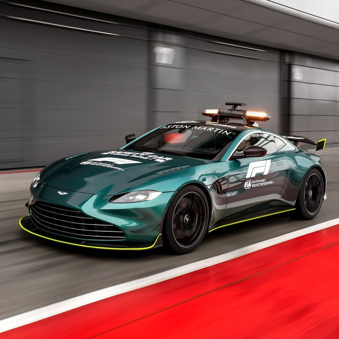 DAZNPortugal's tweet photo. Os novos Safety Cars para a época de 2️⃣0️⃣2️⃣1️⃣ de @F1 🤤🔥 #F1ELEVEN https://t.co/6l1wOlEjw2