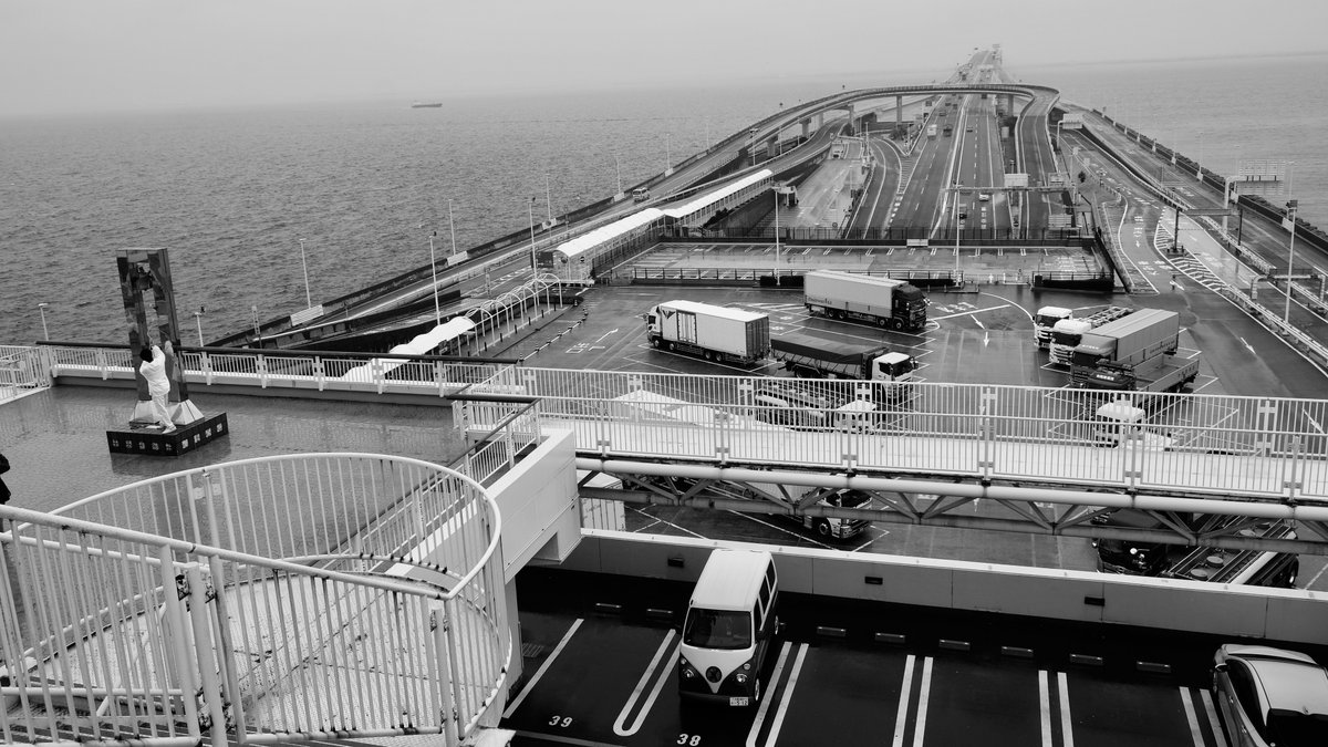 ヘルズ ディズニー車中泊の旅 ２日目 終日雨模様 初の海ほたる 木更津で立ち寄り湯 夕食はドラマ 絶メシロード に登場した 大衆食堂とみ へ 厚さ４センチの名物ポークソテーライスは最高 ２泊目幕張ｐａ リコの世界旅行 車中泊 ナイトノイズ