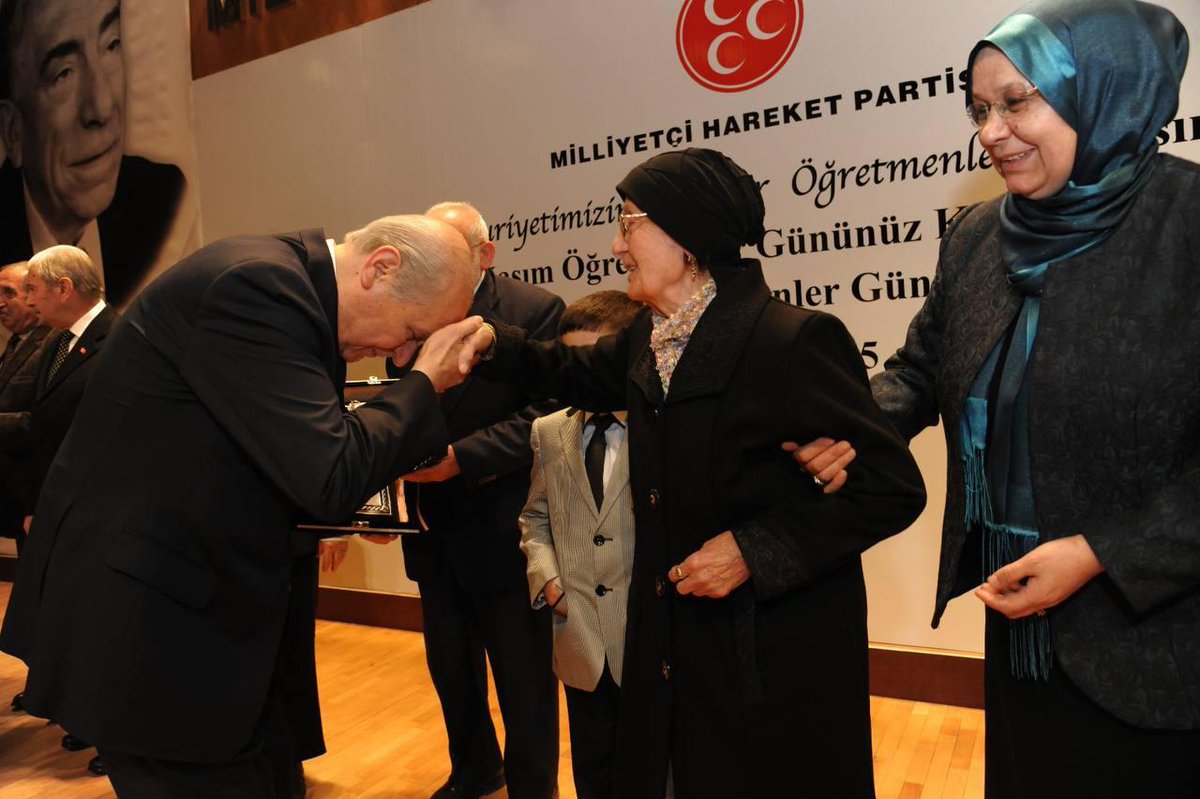 Türk kadını yuvasının da, yurdunun da zarafet, zeka ve ziynetle taçlanmış fertleridir.

BİLGE LİDERİMİZ  <a href="/dbdevletbahceli/">Devlet Bahçeli</a>
 
#KadınİnsandırKadınlıkOnurdur