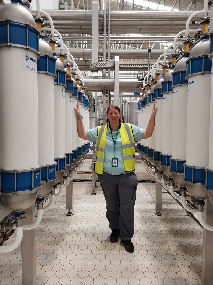TUBerlin_Brew's tweet photo. Bei @Heineken in Kambodscha ist Susanne #BrewingManager. Anfangs wollte sie mit einer Ausbildung zur #Brauerin nur an Fußballtickets kommen. Doch dann wurde sie #Brauingenieurin an der @TUBerlin und reiste als #Inbetriebnehmerin in über 100 Länder! #8M #Weltfrauentag2021 👷♀🍻 https://t.co/goXACaZG7h