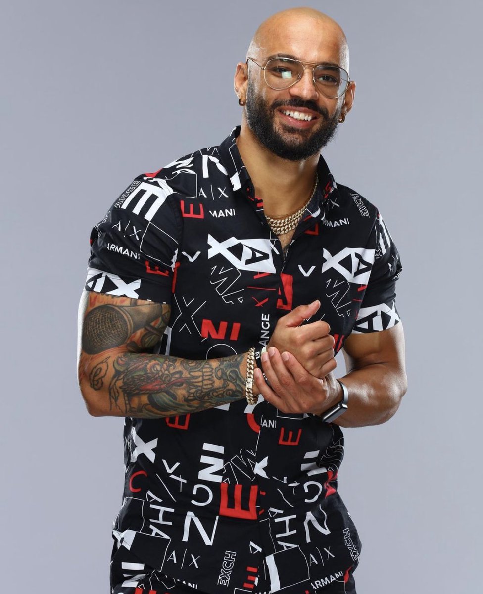 Maverick_WWE's tweet photo. That fresh look. 🕶 https://t.co/qKkcpuAvsK
