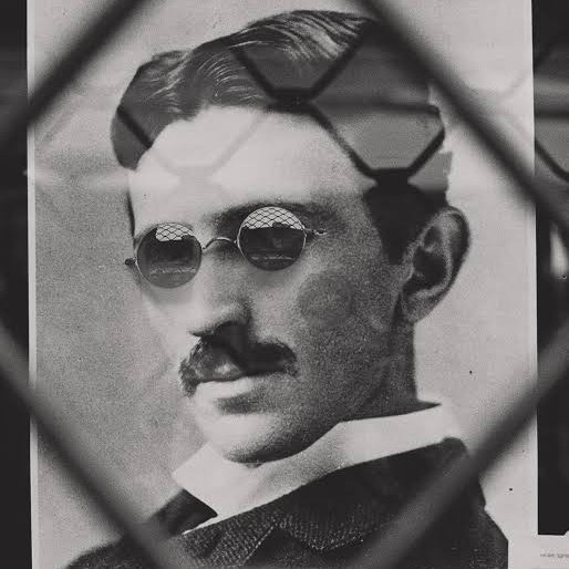 Haylaytır sürmenize gerek yok, siz gülünce her şey zaten aydılanıyor.

- Nikola Tesla

#8MartDünyaKadınlarGünü