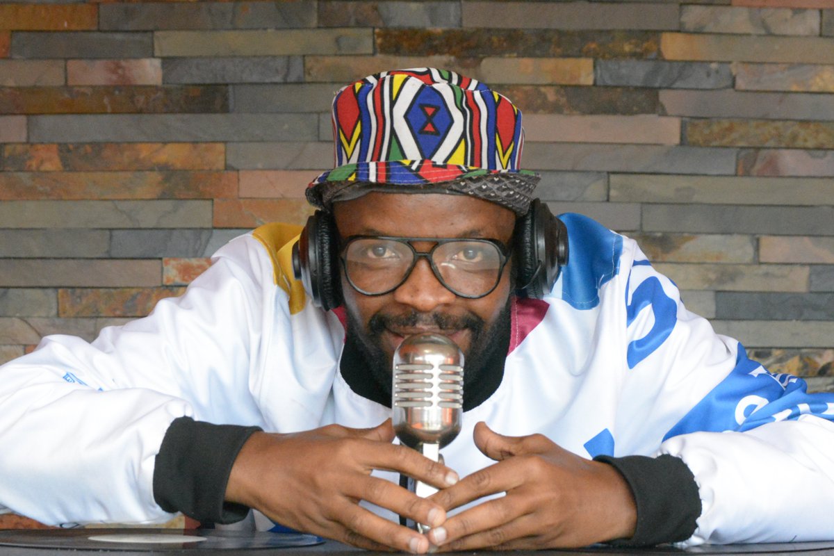 West_SideFM's tweet photo. [LIVE] Mlustar 'The General' and his soldiers are gracing us this morning...Tune in to Westside Fm 98.9 to join in on the conversation.

GOOD MORNING WESTSIDERS 😎
#ChangingMindsets
#mondaymotivation
#MondayVibes https://t.co/kDOtTJ6xNk