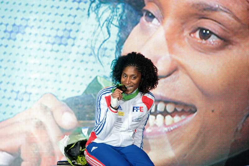 bguyart's tweet photo. Lorsque @MaureenNisima est devenue championne du Monde d'#escrime au Grand Palais à Paris en 2010, ce n'était pas de l'escrime "féminine" ou de l'épée "dame", c'était de l'escrime, c'était de l'épée, et on a bien kiffé🤩! 
#8mars @ffescrime 
#Paris2024 #Parité https://t.co/rxrfVXDk8Q