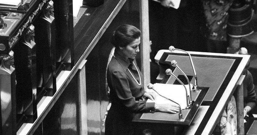 "Etre femme ce n'est pas une donnée naturelle, c'est le résultat d'une histoire" expliquait Simone de Beauvoir. Réécoutez 9 voix, grandes ou anonymes, du féminisme. #JourneeDesDroitsDesFemmes  franceculture.fr/societe/la-lon…